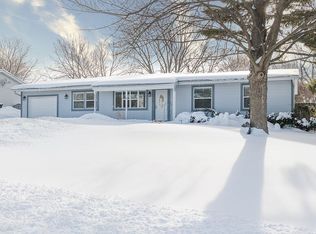 6411 Lakewood Dr, Cary, IL 60013