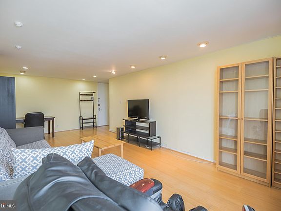 3rd image of 3600 Conshohocken Ave APT 1909