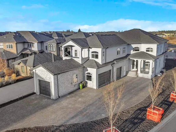 1305 Adamson Dr SW, Edmonton, AB T6W 2N8