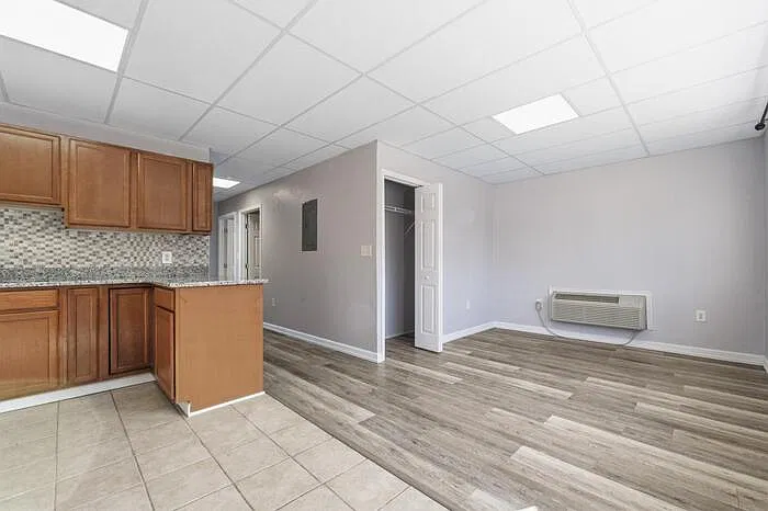 2 bed, 1.0 bath, $1,200 — Photo 4