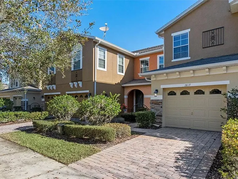 2817 Shady Willow Ln — Photo 2