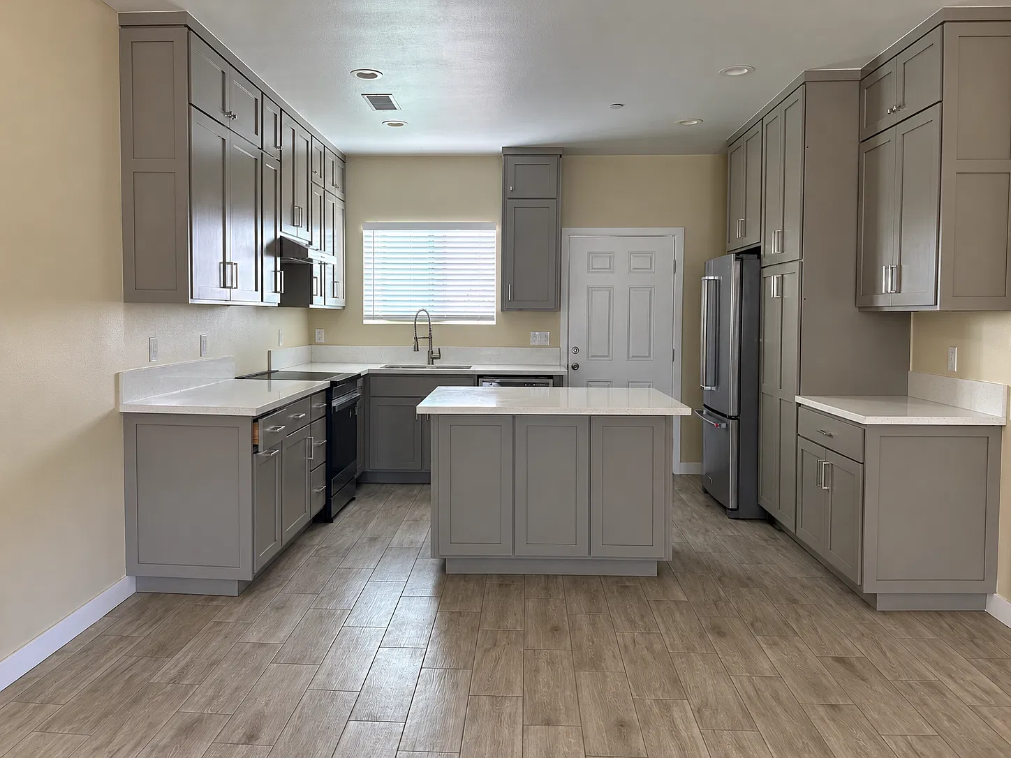 3 bed, $3,600 — Photo 2