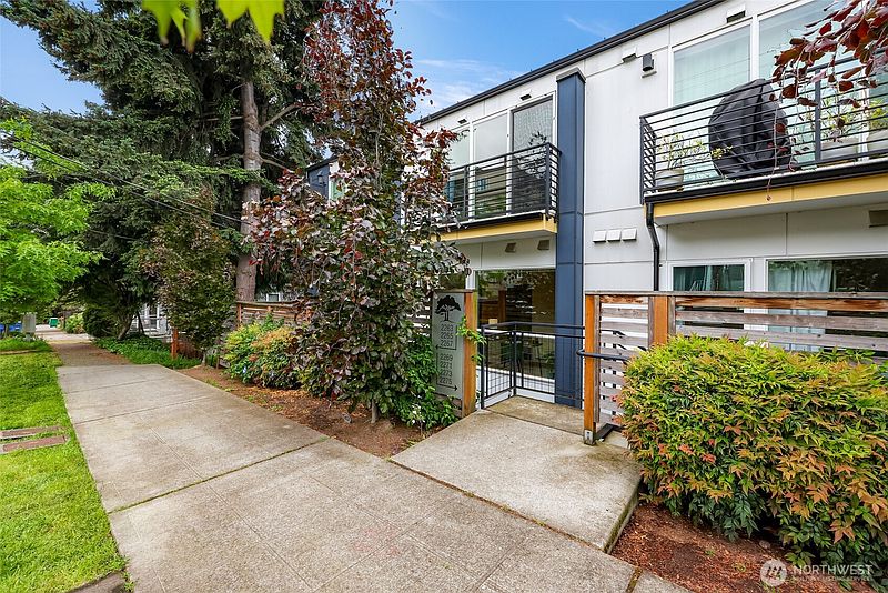4th image of 2265 14th Avenue W