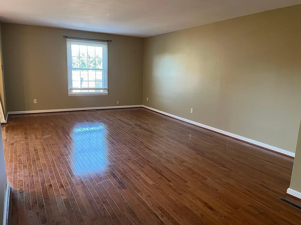 Building Photo - 371 Homeland Southway #3A
