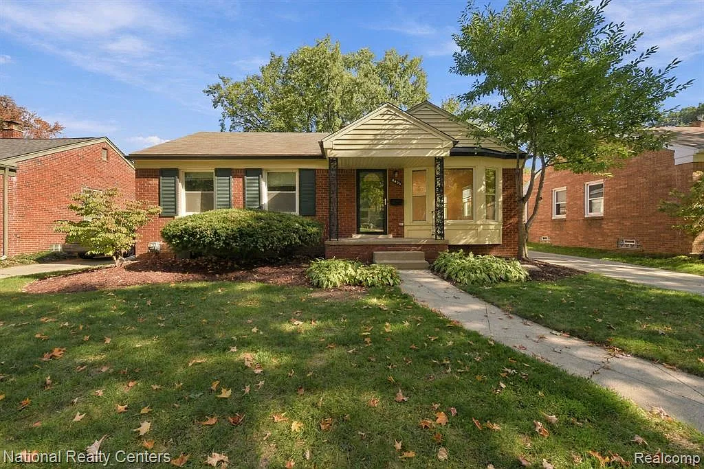 3 bed, 1.0 bath, 1187 sqft, $2,000 — Photo 1