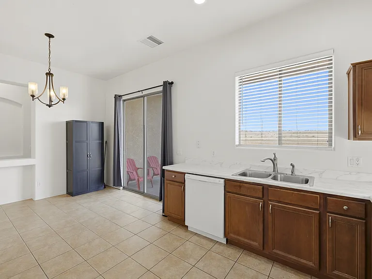5917 N Talbot Dr — Photo 4