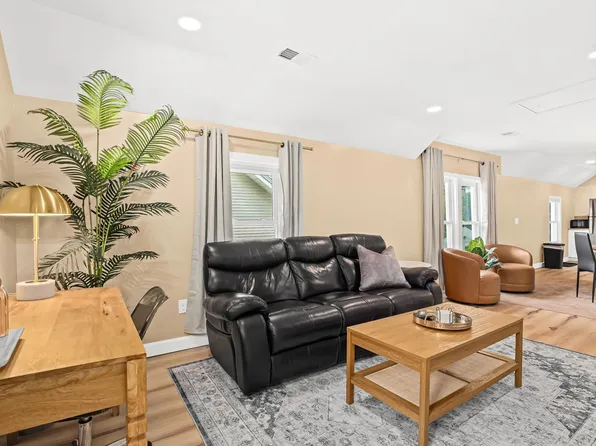 295 Euclid St, Mount Clemens, MI