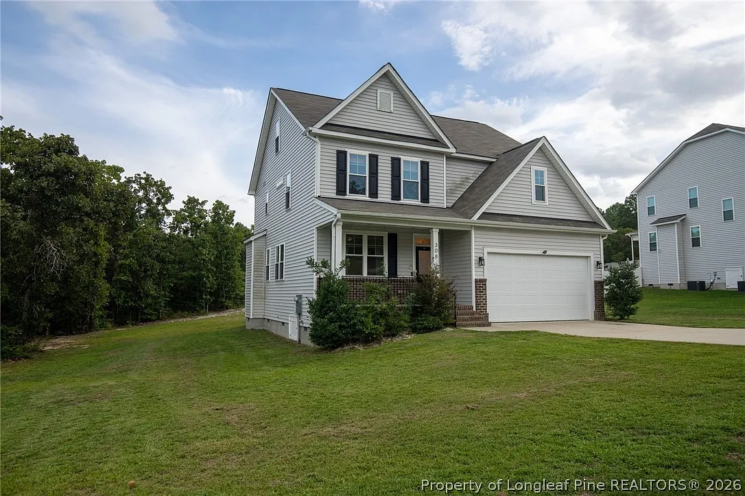 4 bed, 2.5 bath, 2363 sqft, $2,400 — Photo 2