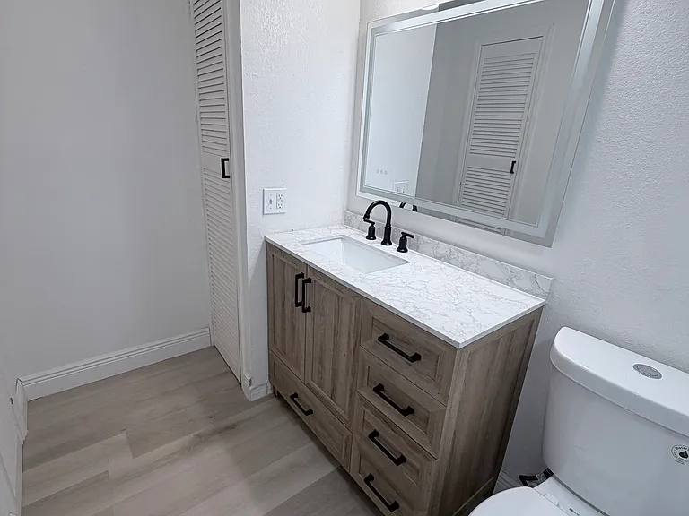 2817 Touraine Ave #B — Photo 7