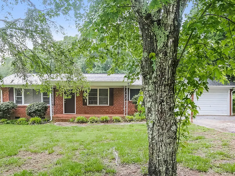 125 Pinevale Dr — Photo 3