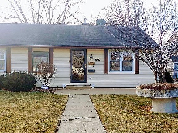 3rd image of 2122 W Gilbert Ave