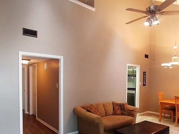 3rd image of 118 Brookwood Ln