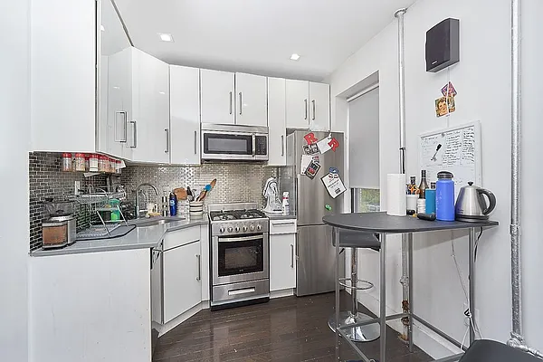 Rented by REAL New York | media 12