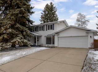 356 S Willow Ridge Pl SE, Calgary, AB T2J 1N4