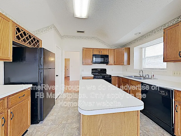 811 Miles Ln — Photo 7