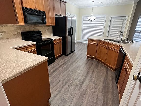 3rd image of 1630 Academy Dr APT 109