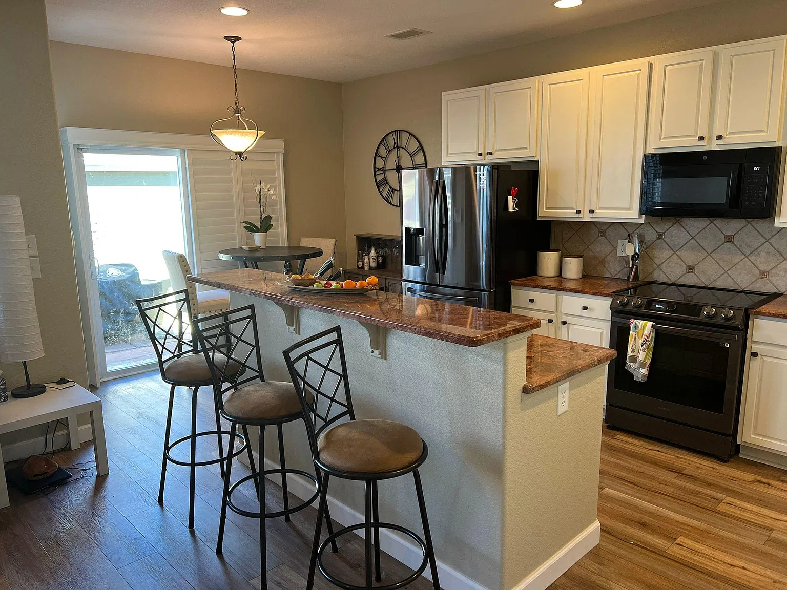 3 bed, 1900 sqft, $2,750 — Photo 4