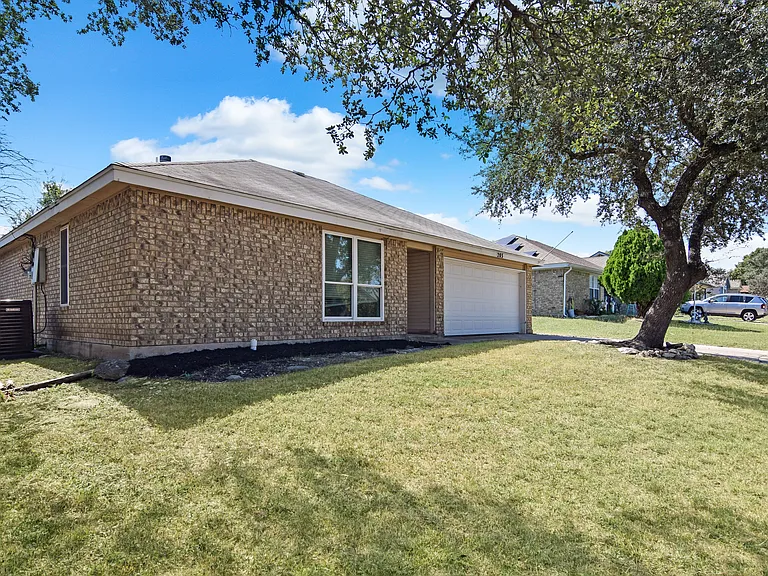 203 Bronc Dr — Photo 3