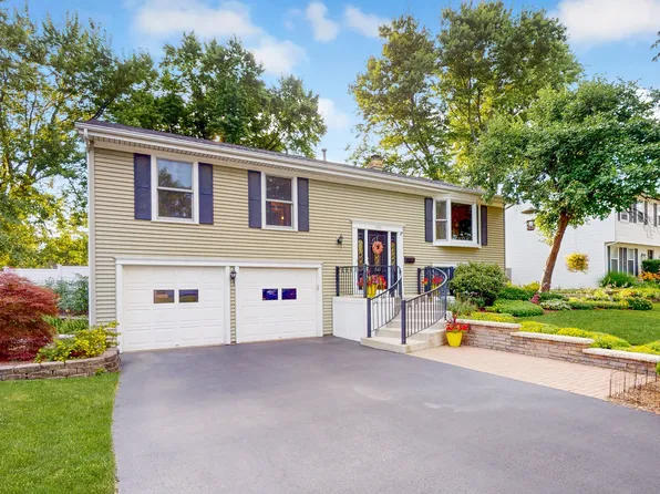 1201 S 10th St, Saint Charles, IL 60174