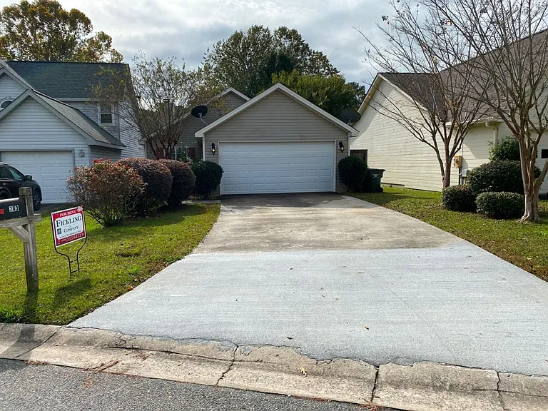 203 Bayside Dr — Photo 3