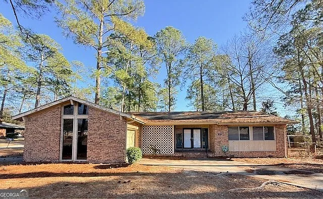 3147 Wedgewood Dr photo 1