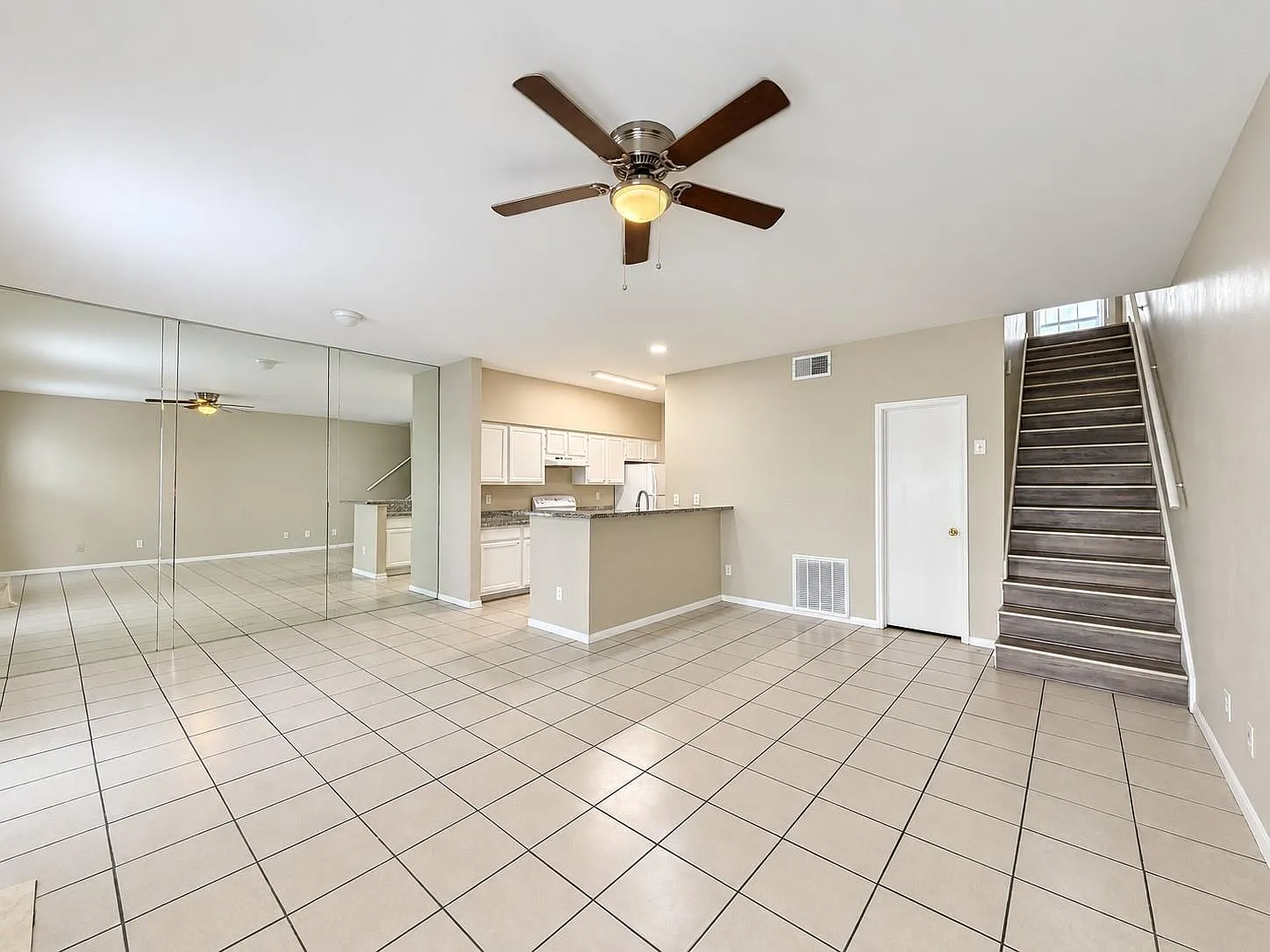2 bed, 2.5 bath, 1470 sqft, $1,800 — Photo 2