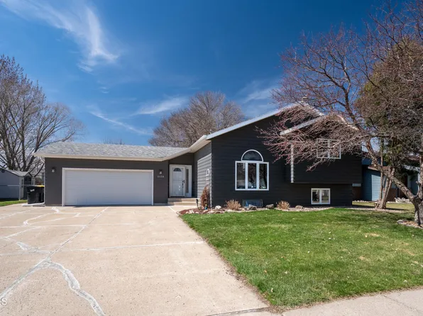3130 Devon Dr, Bismarck, ND 58504