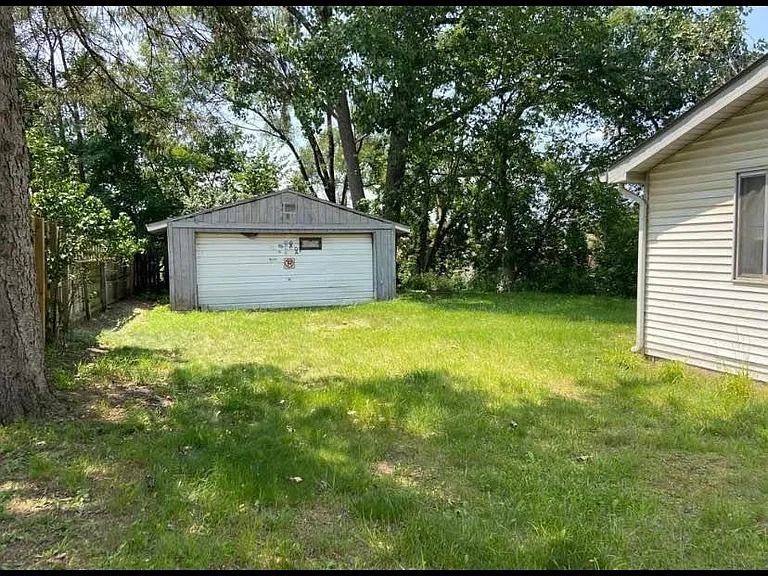 324 S National St — Photo 13