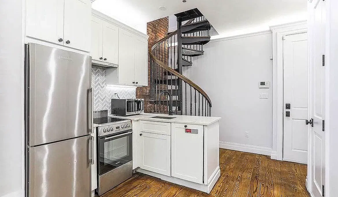 43 Columbia Place — Photo 2