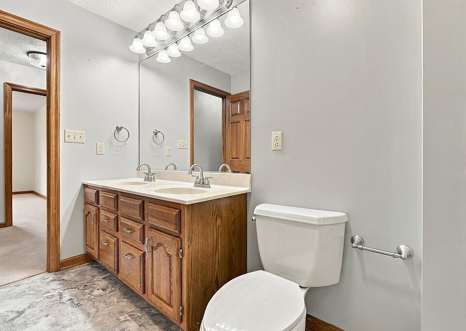 55th image of 205 Falcon Dr