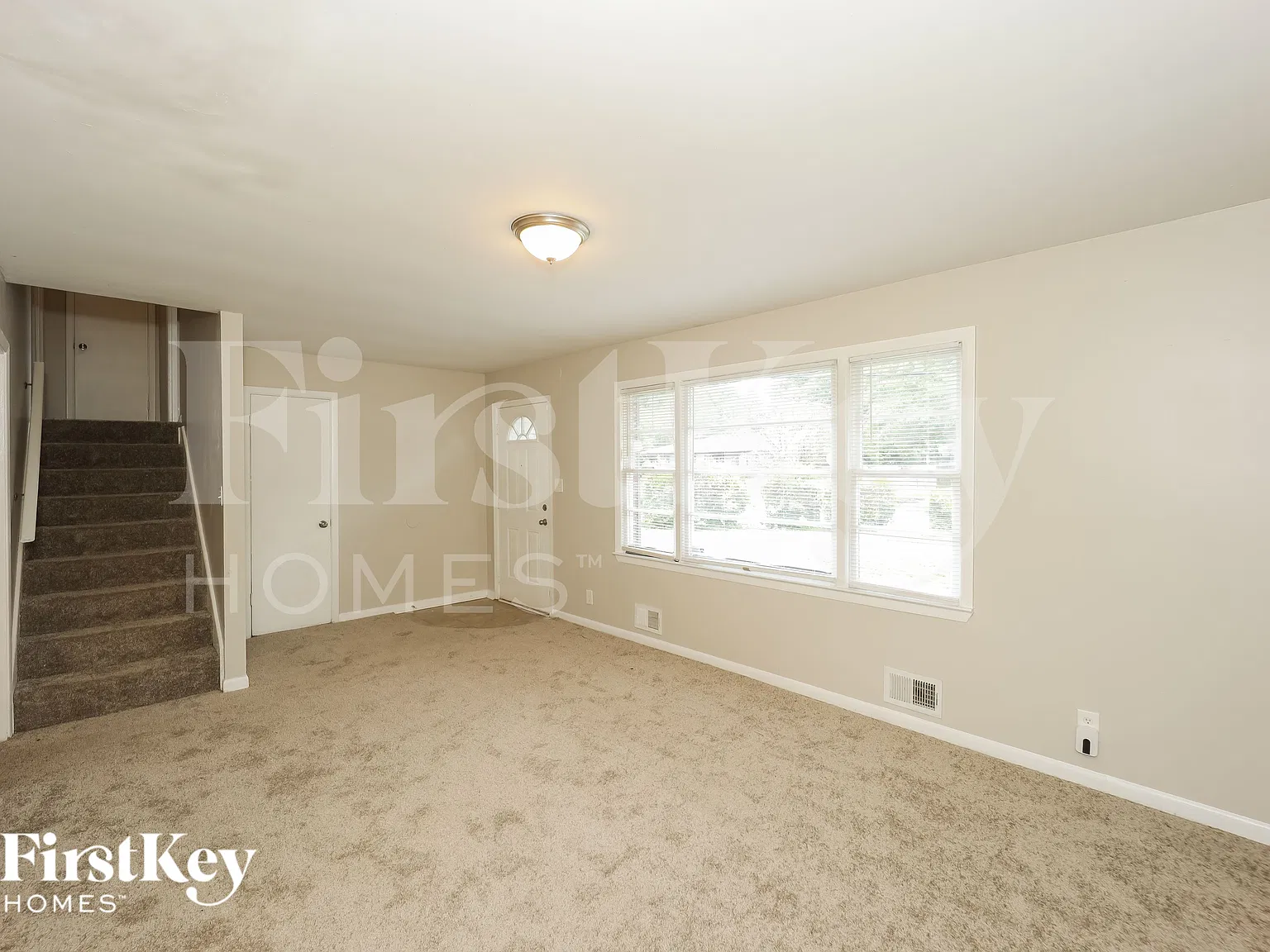 3 bed, 1.5 bath, 1300 sqft, $1,800 — Photo 3