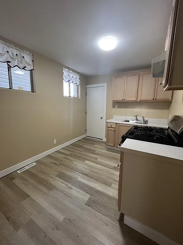 3 bed, 1.0 bath, 1000 sqft, $1,500 — Photo 4