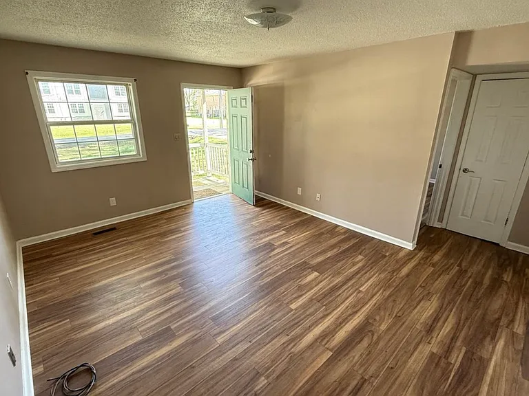411 E Moore St — Photo 10