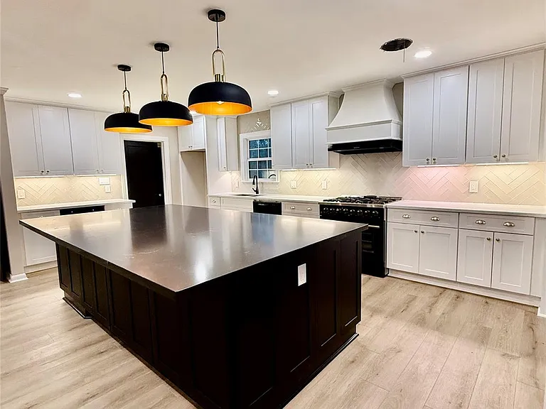 300 Dunnam Ave — Photo 12
