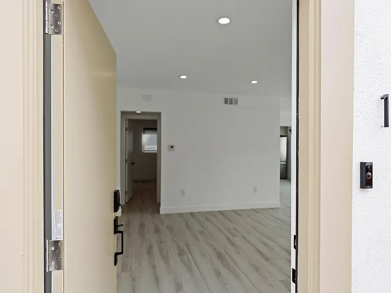 2034 S Garth Ave #A — Photo 15