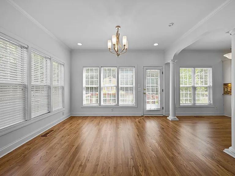 1325 Old Regent Dr — Photo 17