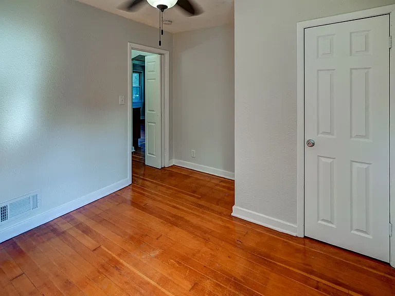 1404 Wyldhaven Ave — Photo 11