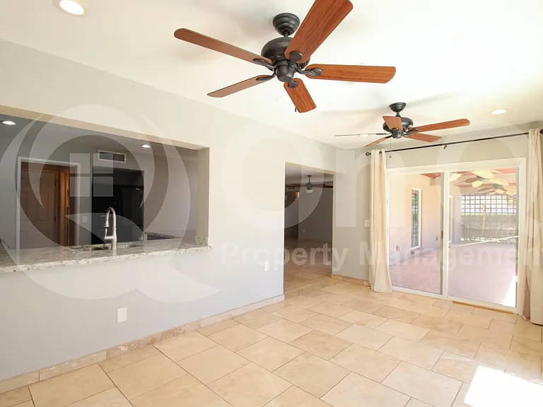 967 W La Jolla Dr — Photo 8