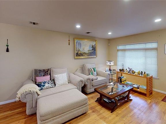 3rd image of 40 Altavista Ct