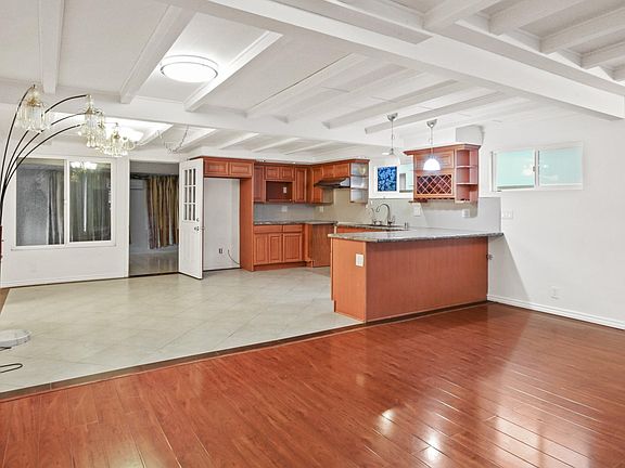 3rd image of 9518 Guess St