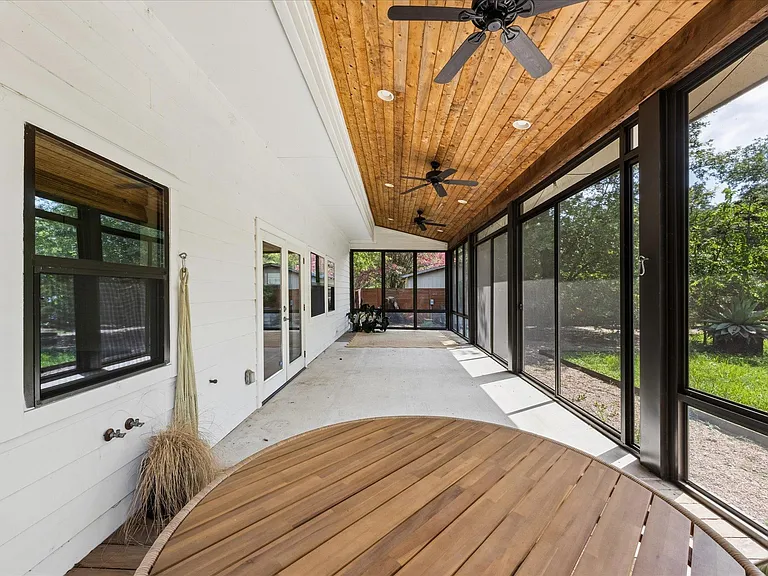 4506 Russell Dr #B — Photo 3