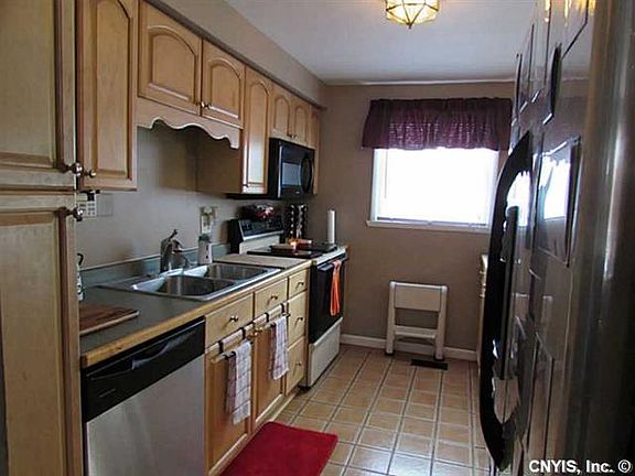 2nd image of 8062 Thurston Dr