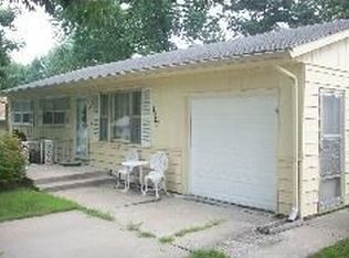 1723 Seneca St, Leavenworth, KS 66048