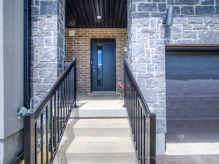 322 Bradshaw Dr — Photo 2