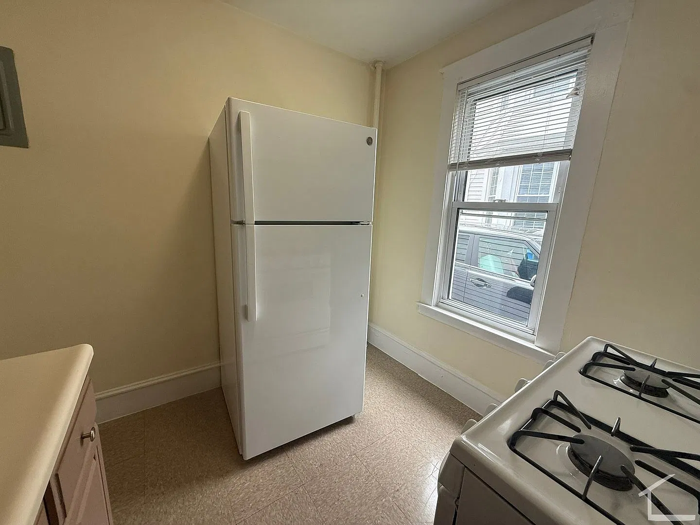 Studio w/ Heat & Hot Water Included — Photo 4