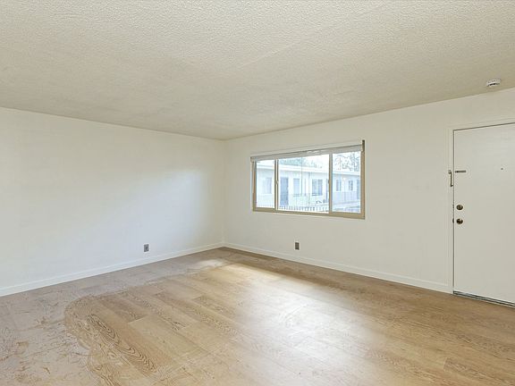 5th image of 20928 Wilbeam Ave #10