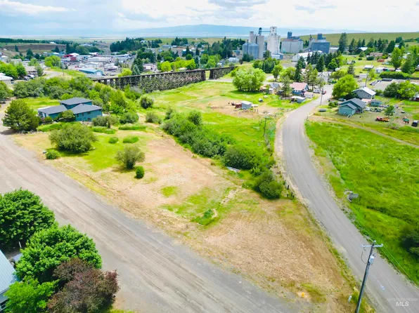 807 & 809 Trestle Dr, Cottonwood, ID 83522