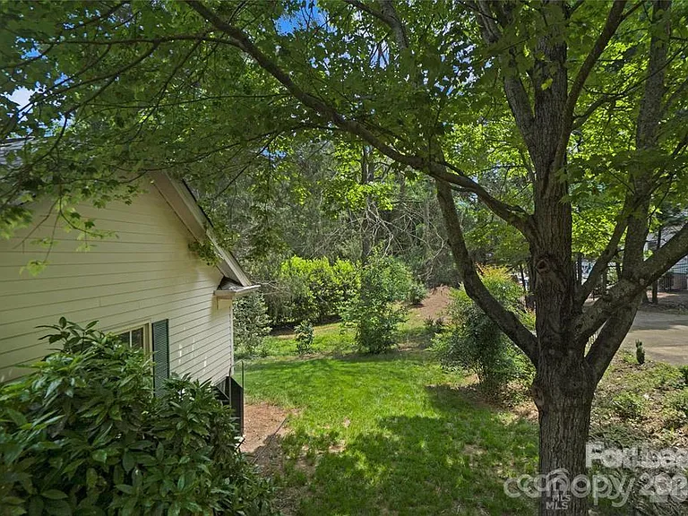 112 McConnell Dr — Photo 10