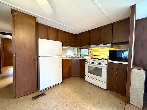 5th image of 38 Lark Dr