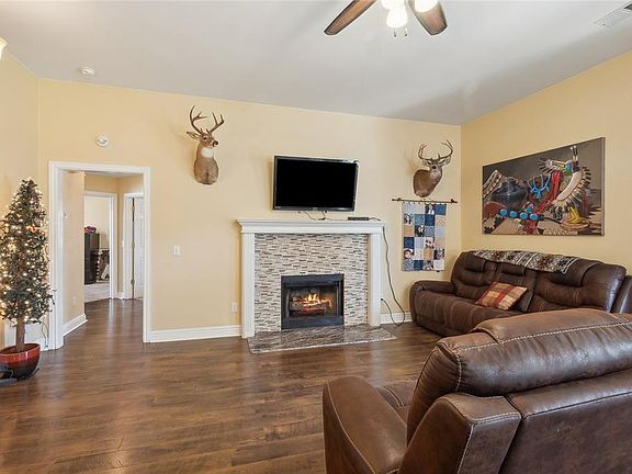 3rd image of 4208 Lamar Dr